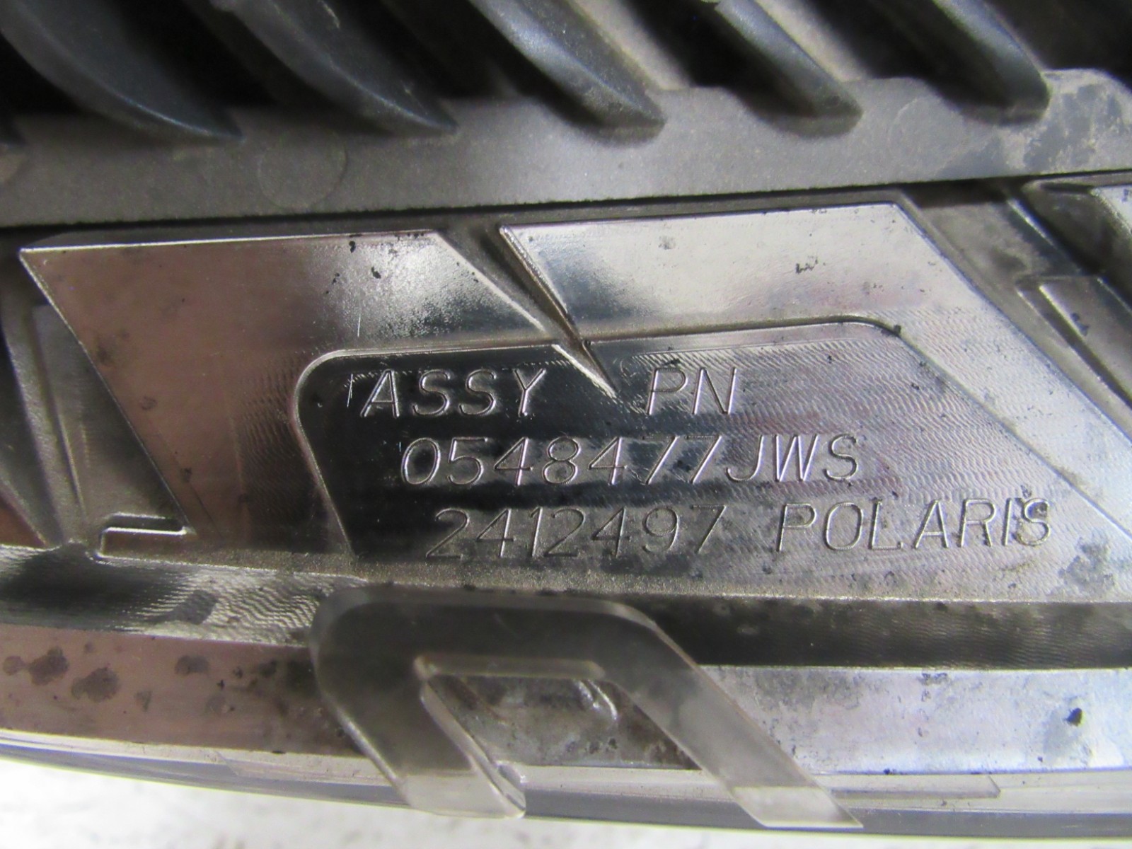 18 POLARIS RMK PRO 800 AXYS HEADLIGHT HEAD LIGHT LAMP FRONT LENS STOCK OEM #6893