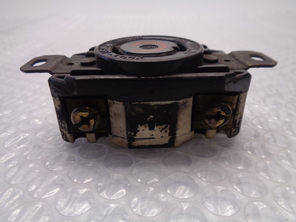 HUBBELL TWIST-LOCK UNMP