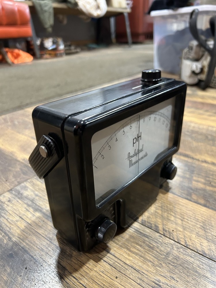 Analytical Measurements PH Model 707B with caring case