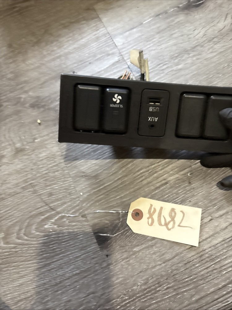 Volvo VNL SWITCH PANEL Dash Panel - Used | P/N 3175616