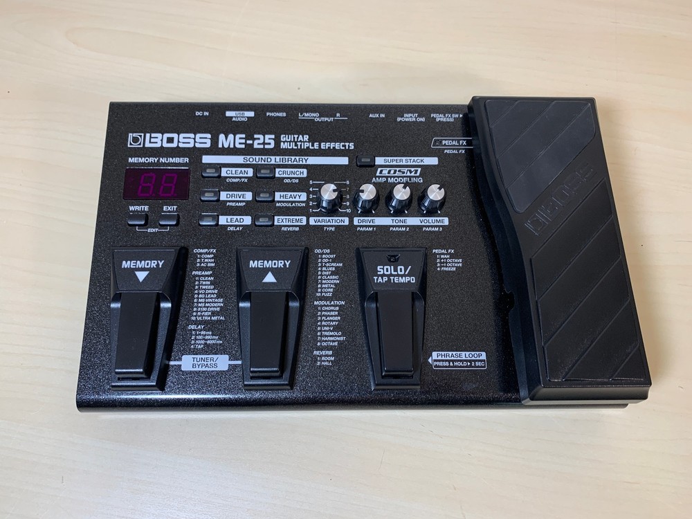 BOSS ME-25 Guitar Multi-Effects Processor w/ box + Inst Cable + 9v Power Adaptor