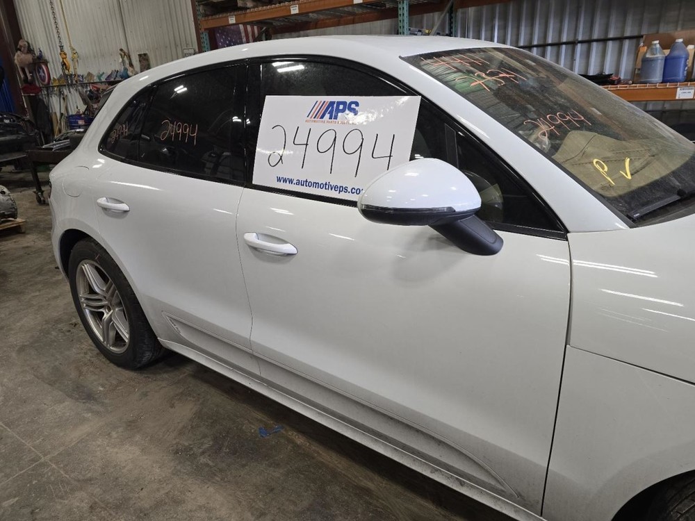 MACAN 2016 Jack 1538878