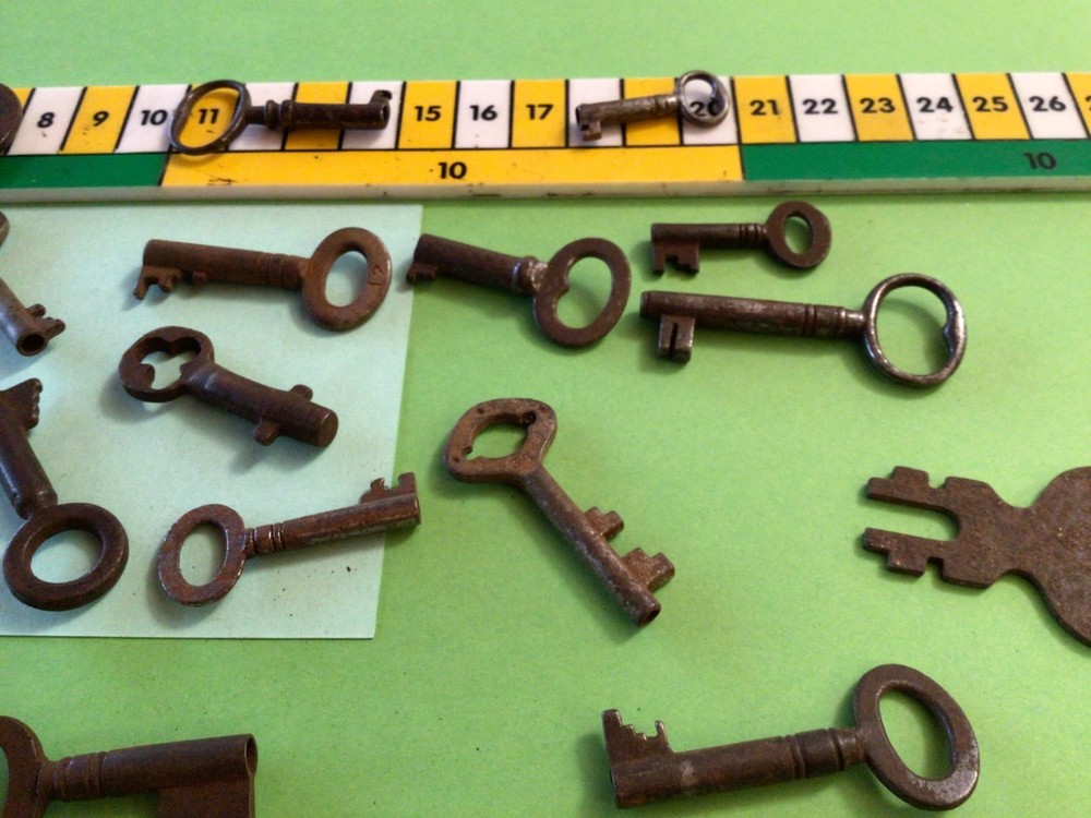 20 Vintage small Keys