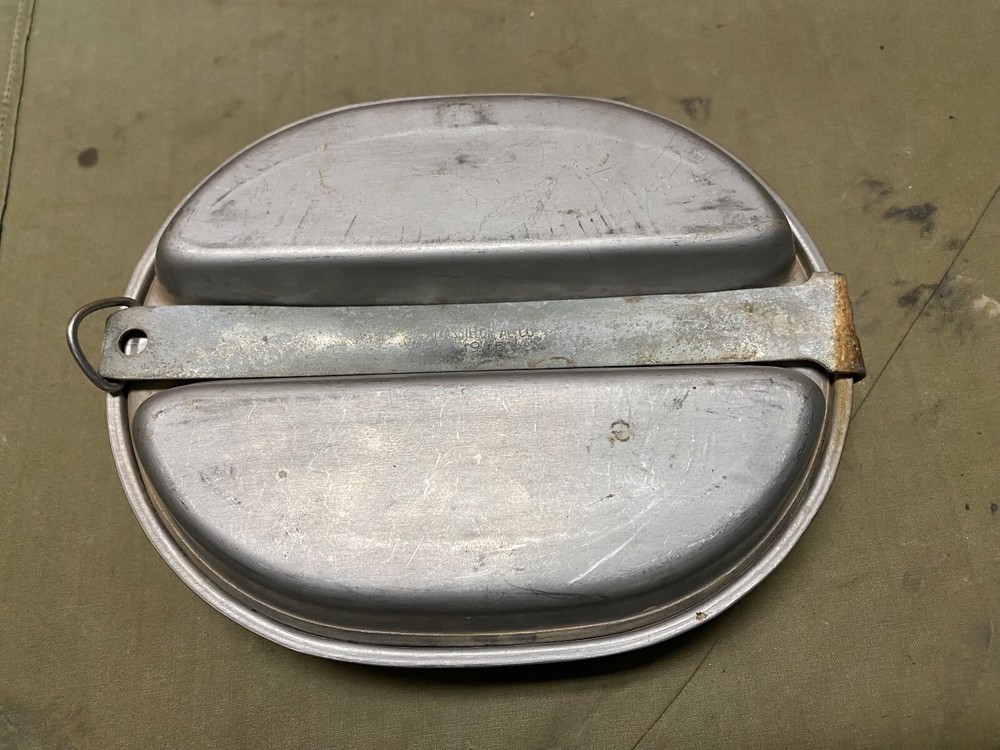 ORIGINAL WWII US ARMY INFANTRY M1942 MESS KIT--MASSILLON AL CO., 1945