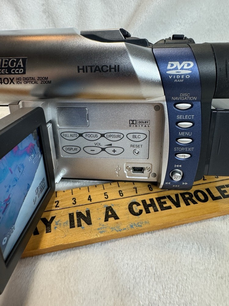 Hitachi DZ-MV380A DVD Camcorder, Bundle