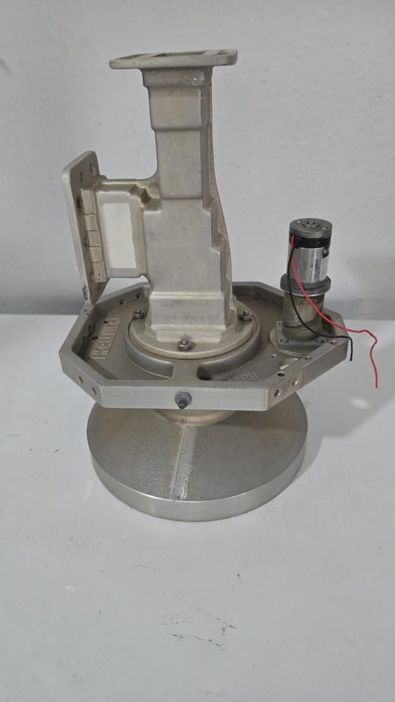 Comtech Feedhorn 8" Adjustable?