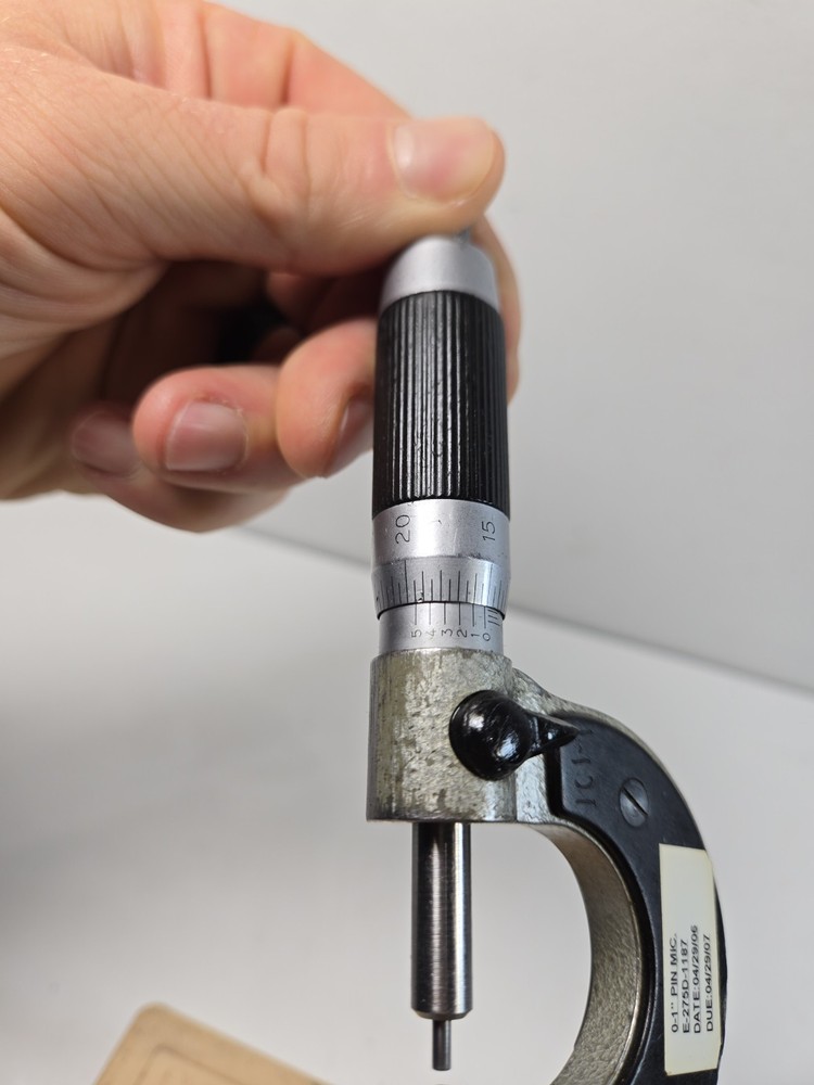 Outside Pin Micrometer 0-1" Range w/ Mitutoyo Case