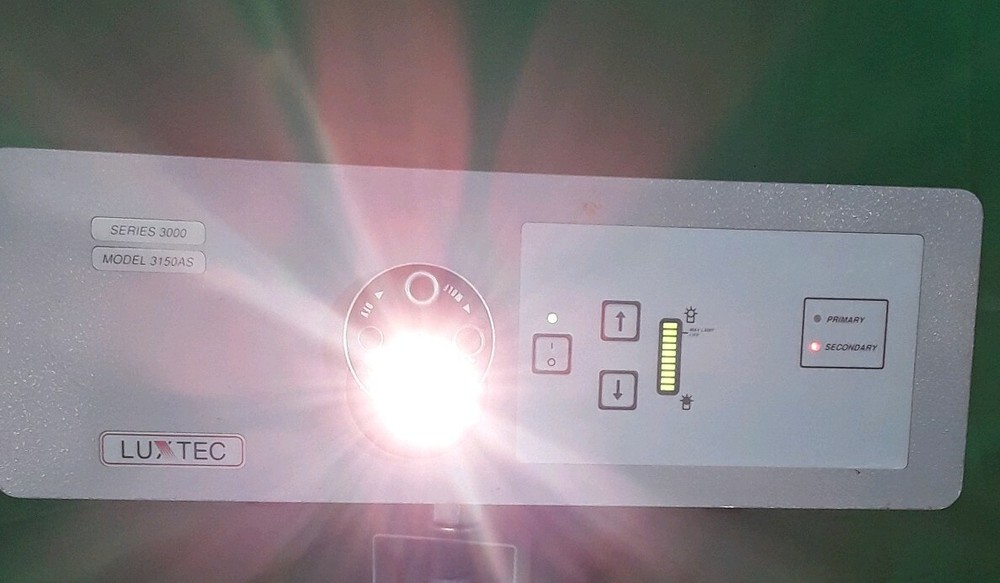 Luxtec Series 3000 Light Source Model 3150AS w/ Stand B3b