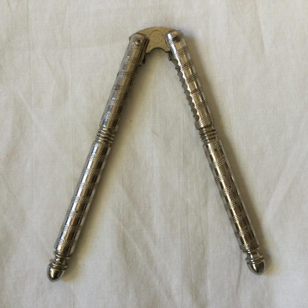 HMQ Nutcracker Walnut Pecan Seafood Shellfish Metal Cracker Tool