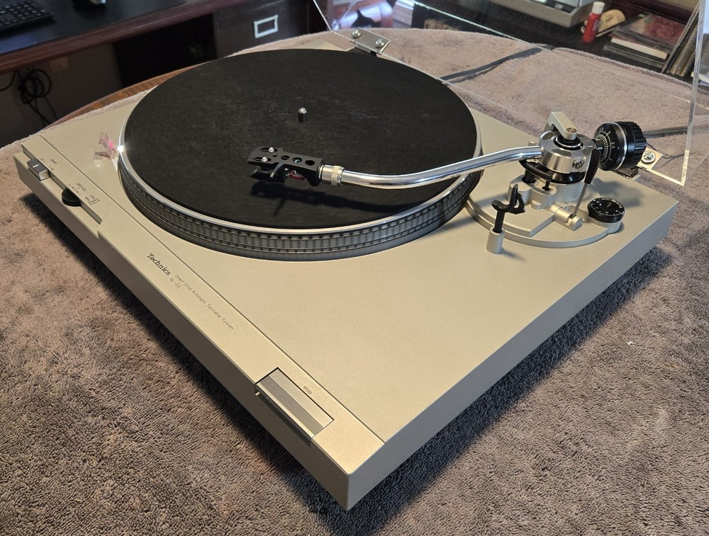 Technics Direct Drive SL-D2 Turntable, Serviced, Recapped, New Covers Available.