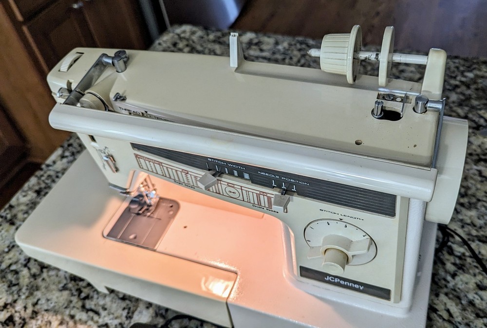 🪡 JC Penny Vintage Sewing Machine 7050