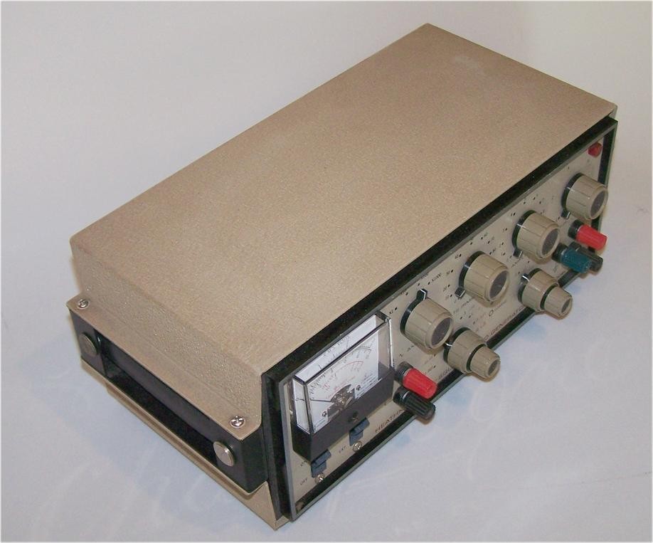 Heathkit Audio Sine / Square Generator model IG-18