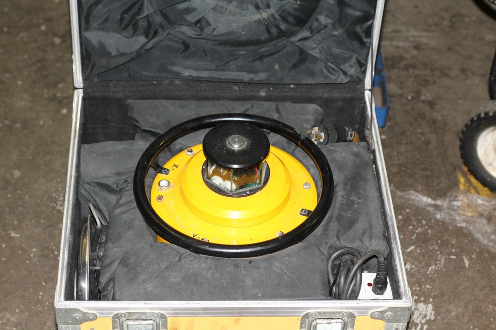 LASER COMPASS LASER LEVEL MODEL LC-400 WITH CASE