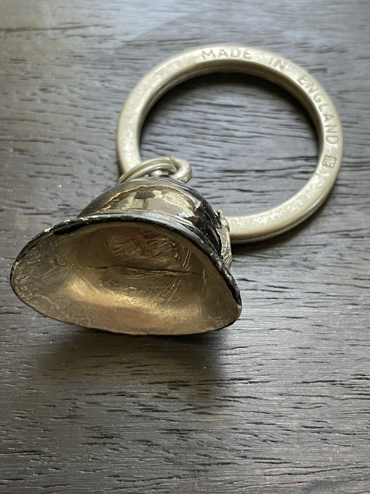 vintage keychain Bobby Hat England ER