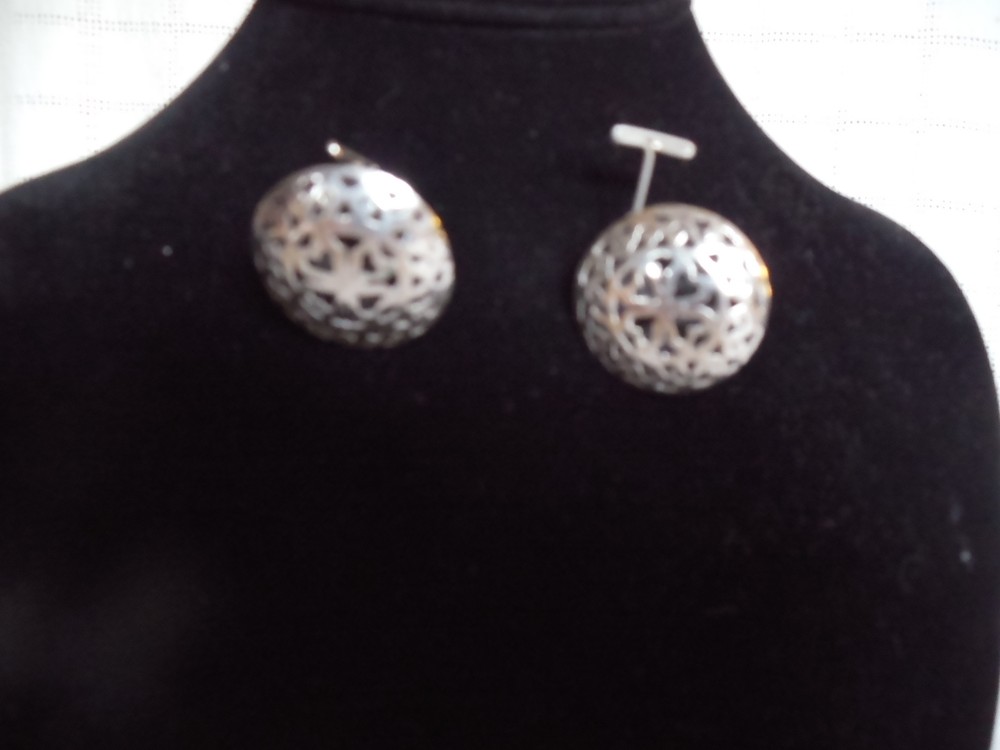 Silver round screw back earrings Alpca