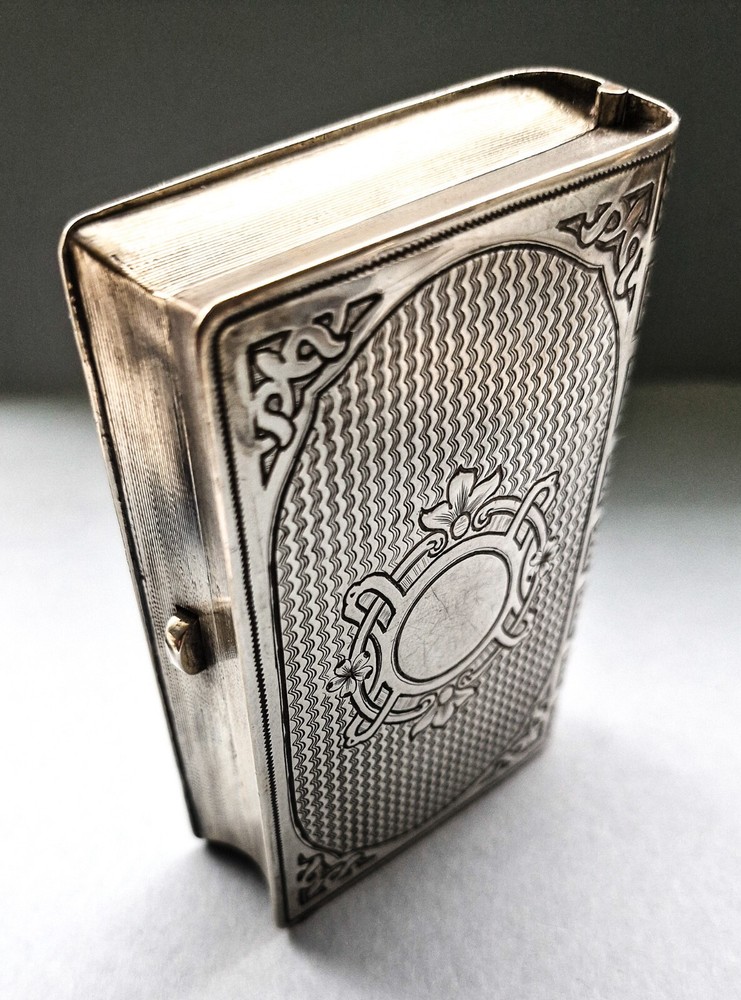 Exceptional antique Russian solid silver cigarette box, Moscow 1882