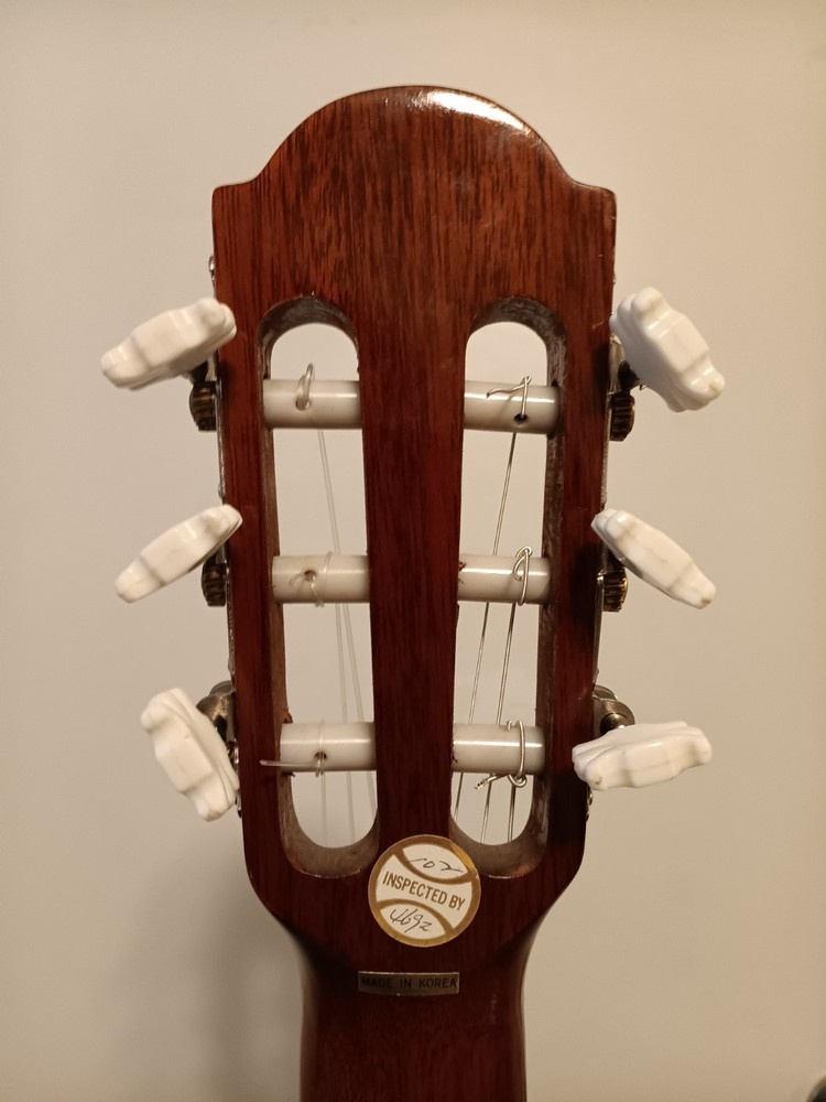 La Primera L30 classical acoustic w/hard case