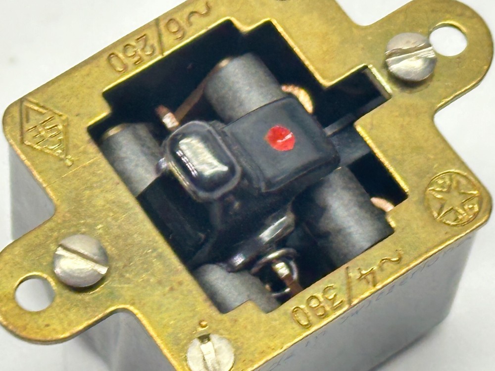 Toggle Switch ~4/380AC ~6/250AC