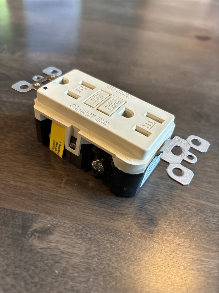 Leviton NSB X7599-I Outlets EA