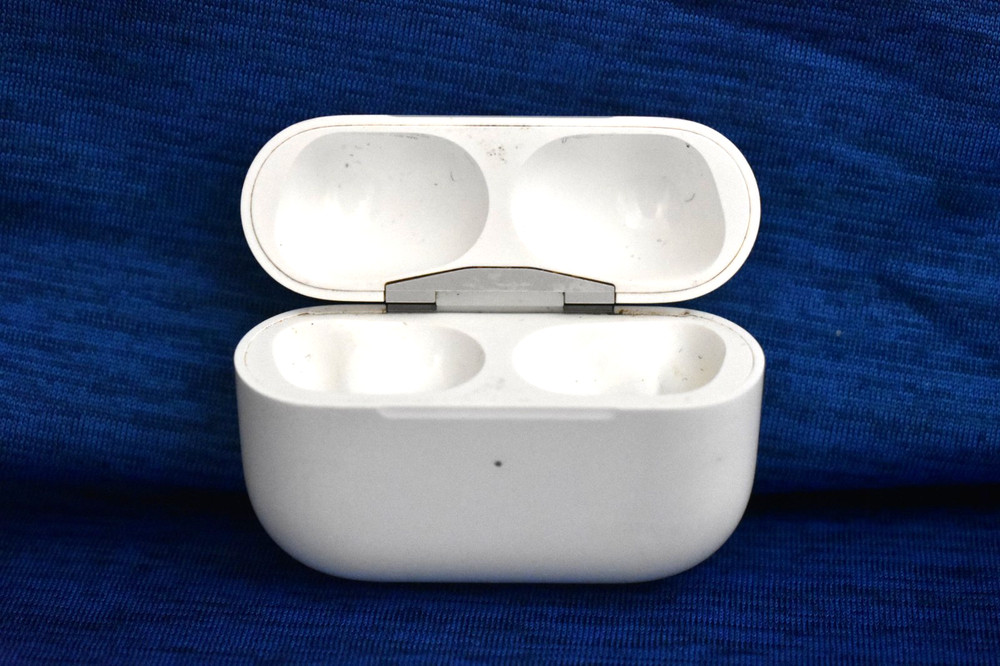 Apple AirPods Pro 1st Gen Wireless CHARGING CASE ONLY - A2190