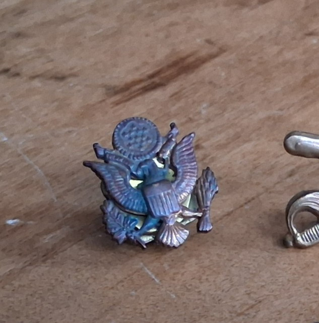 WW2 Eagle Crest Emblem E Pluribus Unum Hat Pin, Screw Back, Militaria