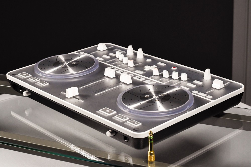 Vestax Spin USB MIDI/AUDIO DJ Controller for Mac computers