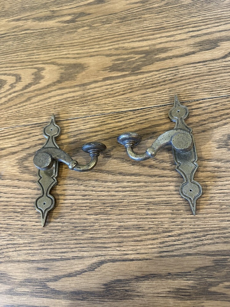 VINTAGE BRASS CABINET DOOR KNOBS