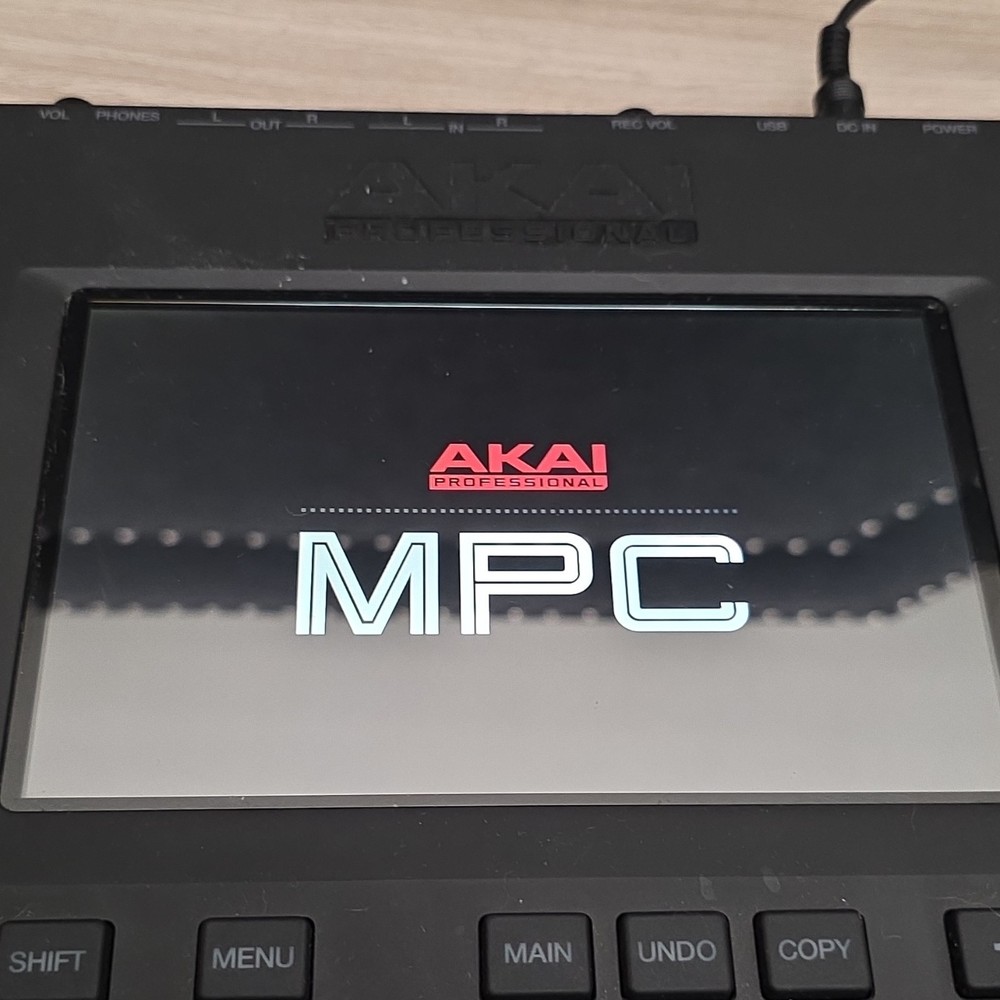 Akai Professional MPC Touch Sampler & Sequencer, 16 Pads, Touchscreen, Black