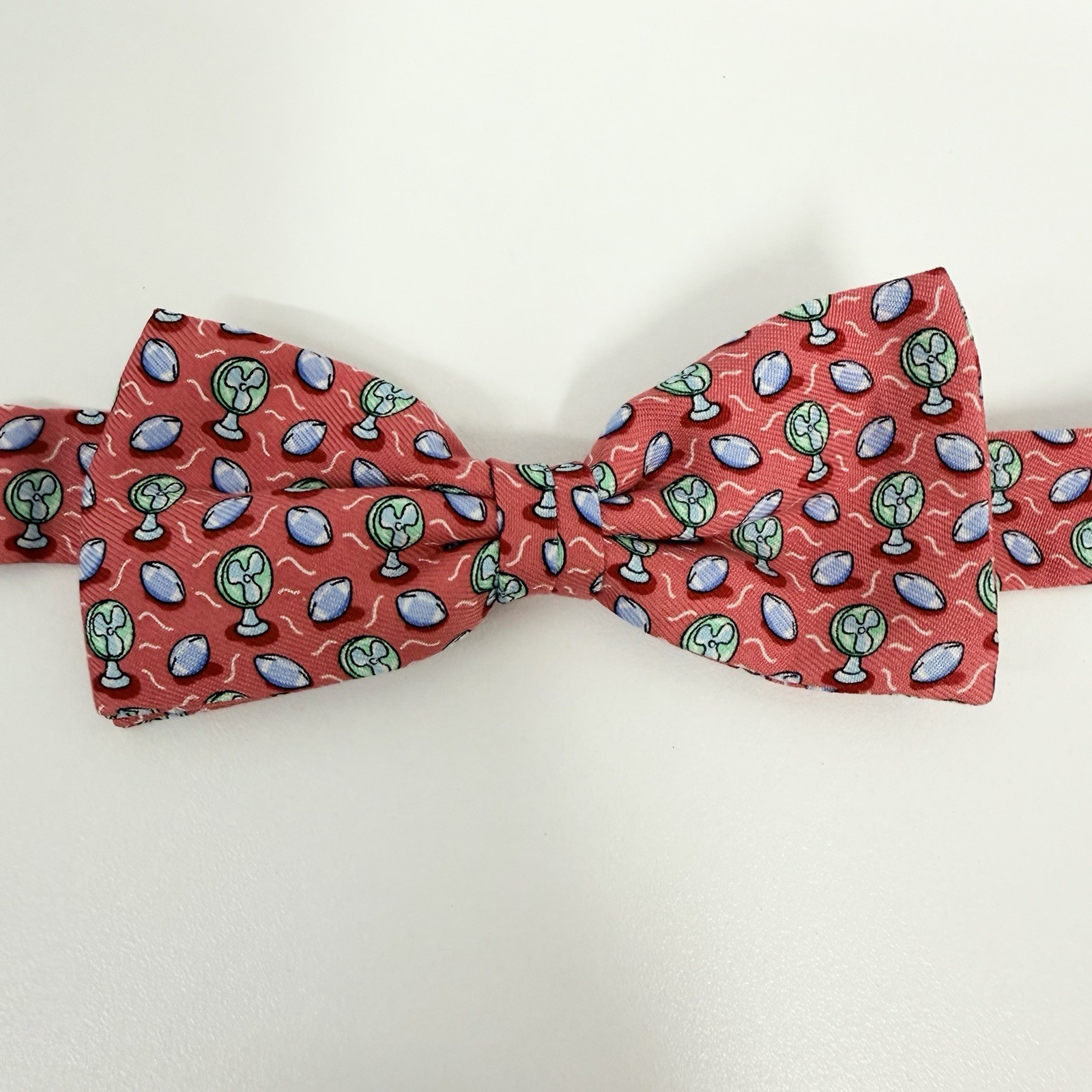 Vineyard Vines NEW Boy's Bow Tie "Football Fan" Pink Silk USA 2" (W) x 16.5" (L)