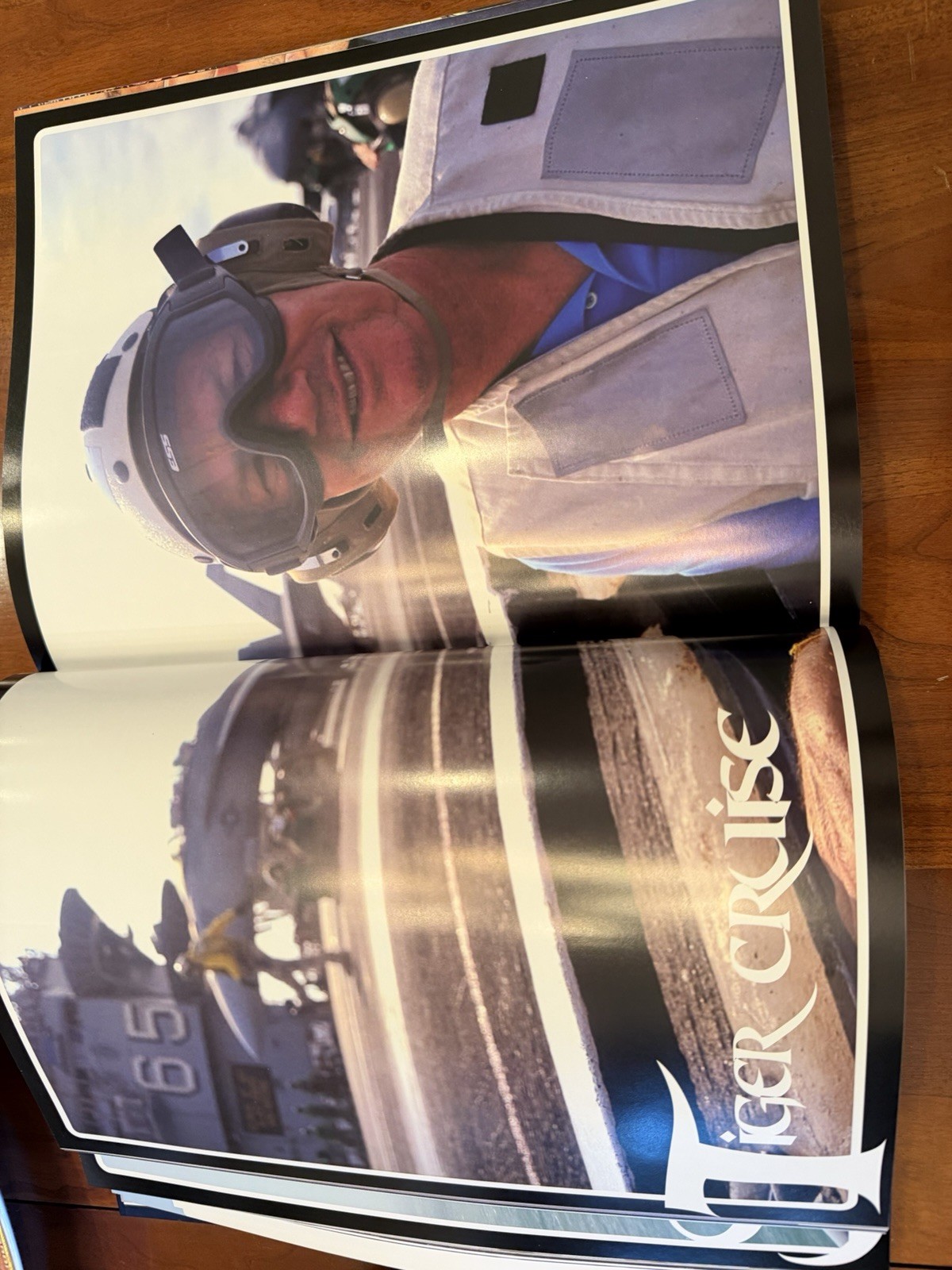 ☆ USS ENTERPRISE CVN-65 WORLD DEPLOYMENT CRUISE BOOK YEAR LOG 2011 NAVY ☆