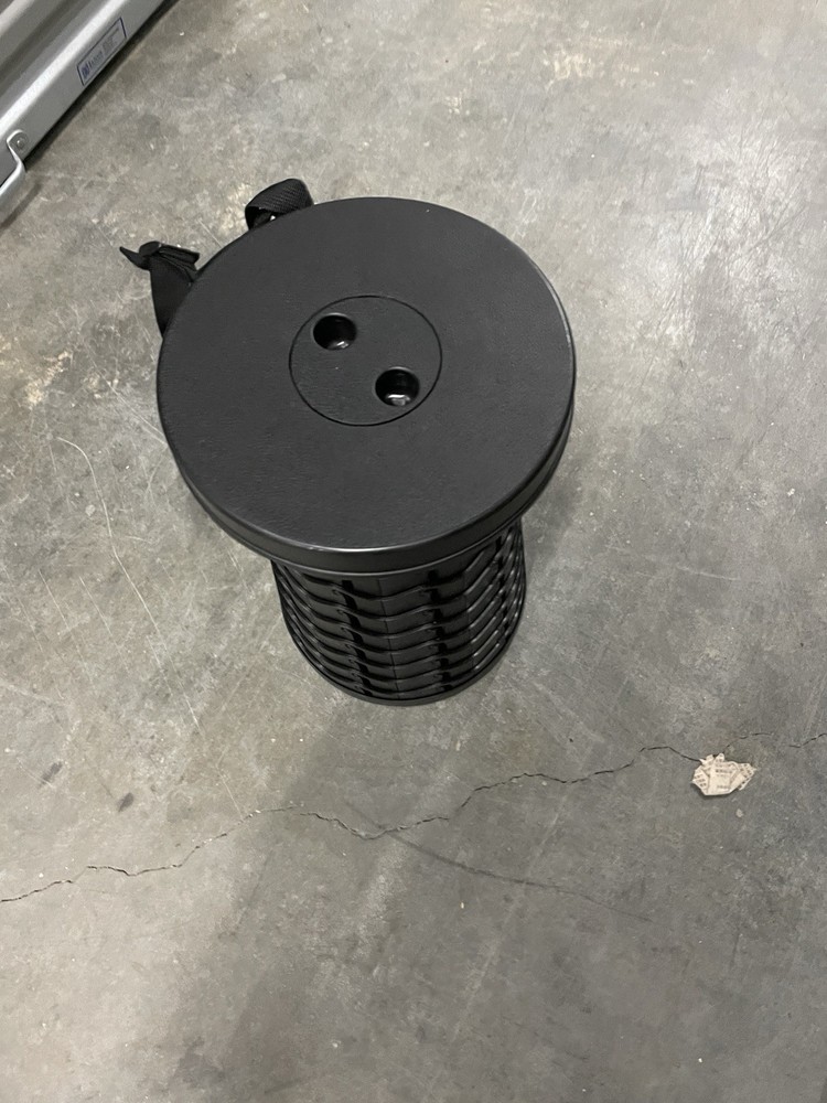 Portable stool (twist an sit)