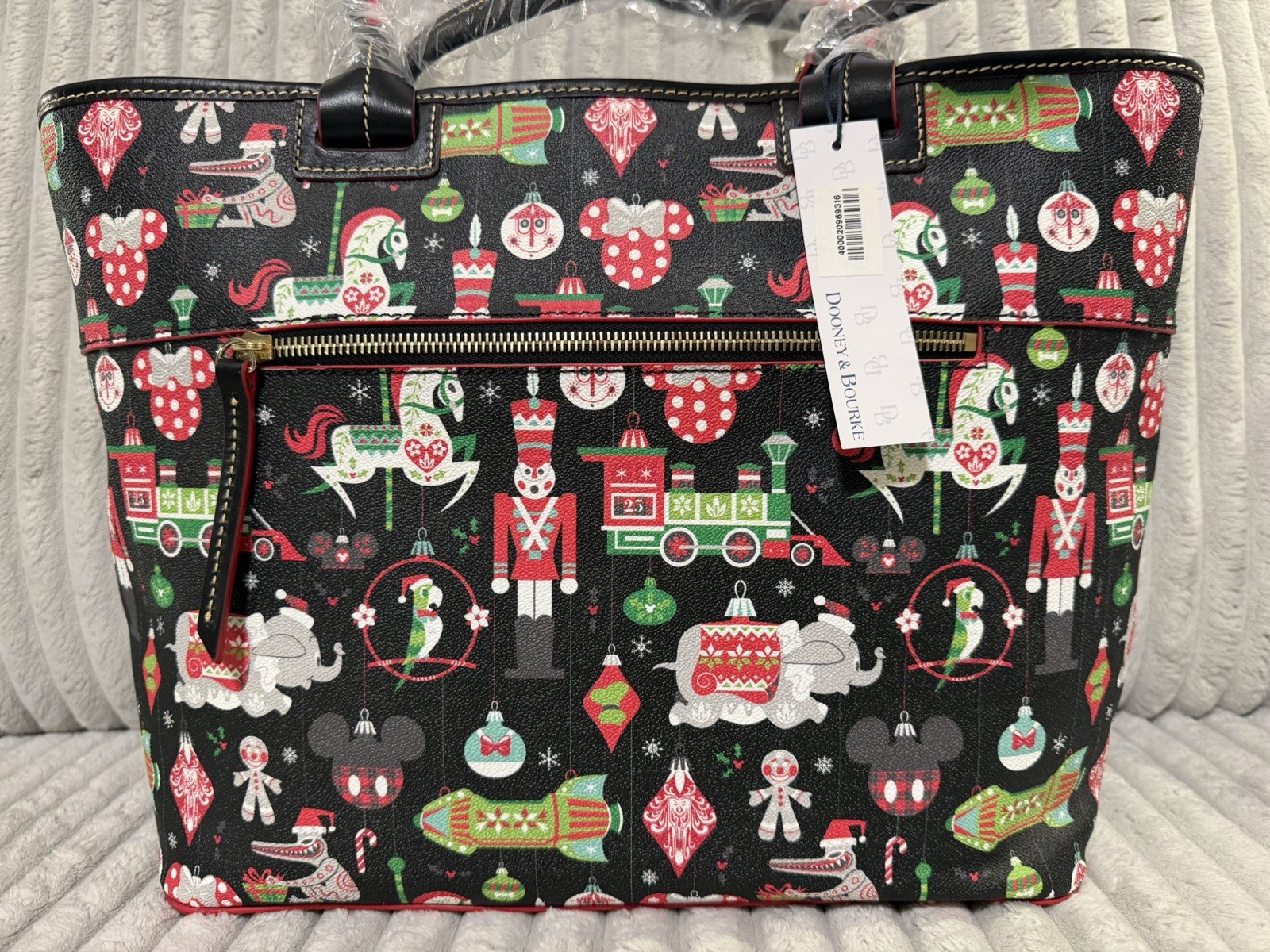 Dooney & Bourke Disney Holiday 2018 Mickey Minnie Large Zip Tote Bag Black