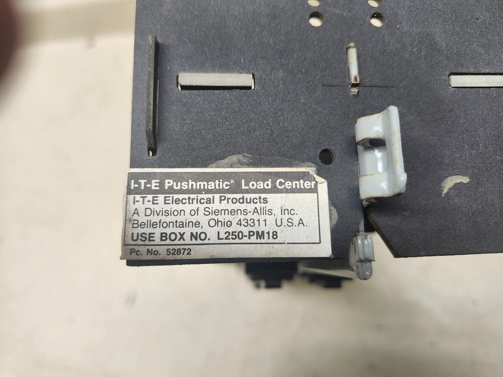 ITE / Siemens Pushmatic Load Center With Assorted Breakers P/N: 52851