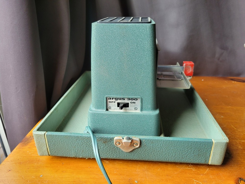 Vintage ARGUS 300 Slide Projector with Case