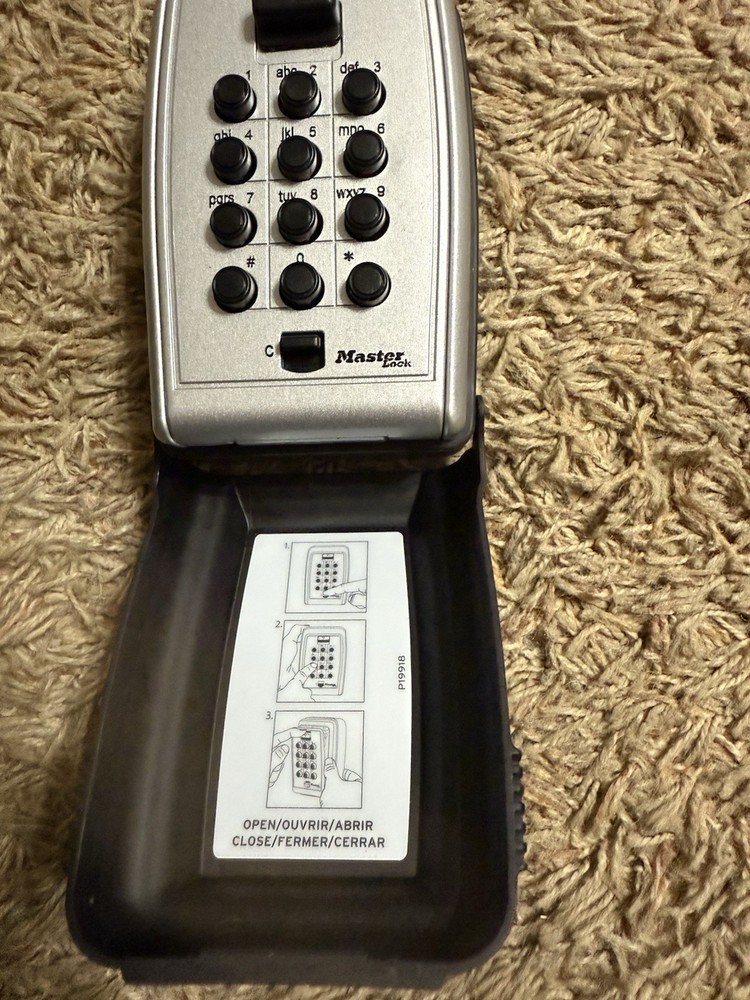 Master Lock Combination Lockbox