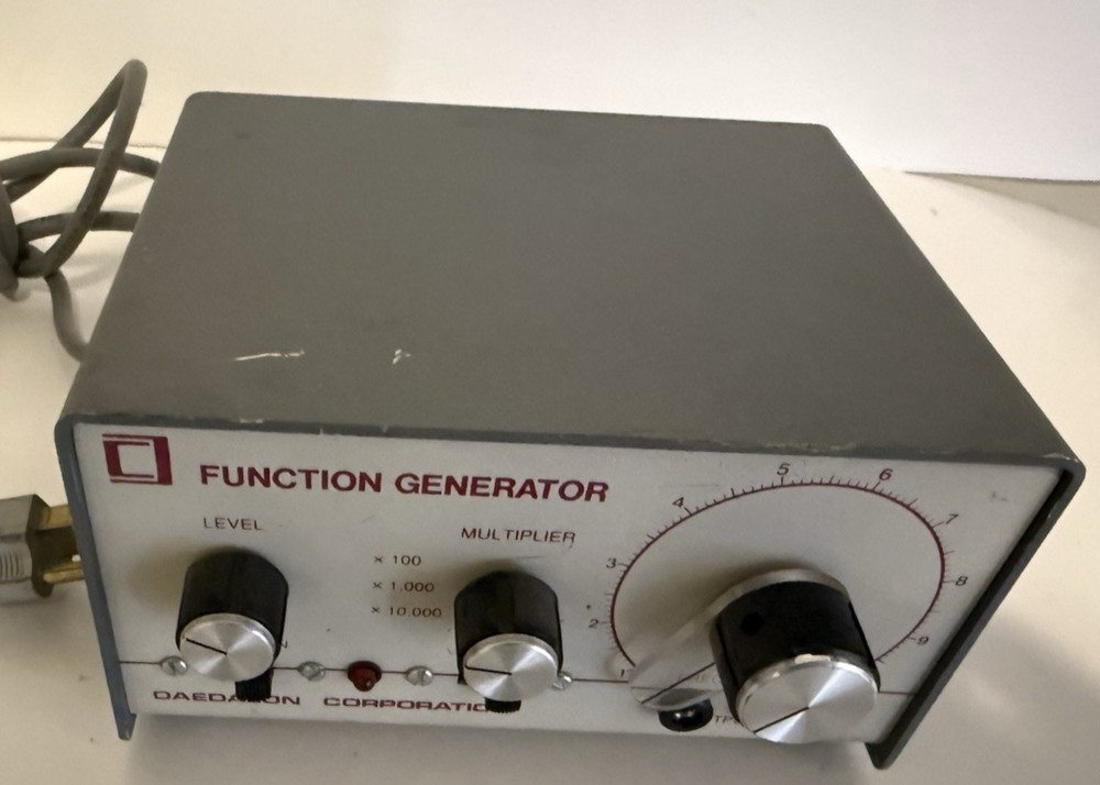 Daedalon Function Generator Model EG-01 115V Electronics Lab Equipment
