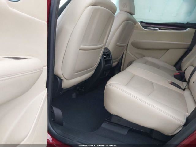 XT5 2017 Glove Box 4972233