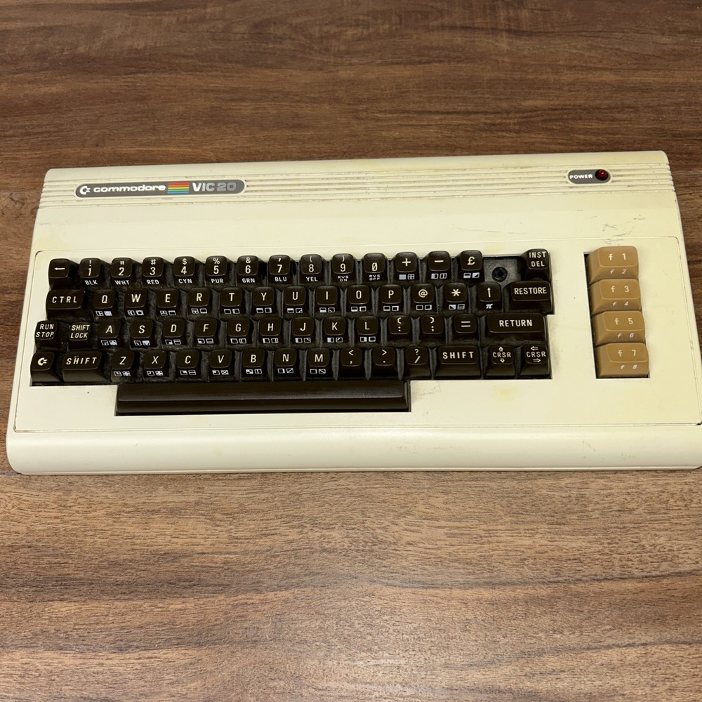 VINTAGE COMMODORE VIC-20 COMPUTER KEYBOARD - (FOR PARTS) UNTESTED