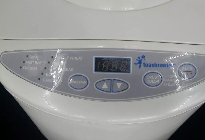 Toastmaster Breadmaker Model #TBR15 White 1.5lb Loaf Complete