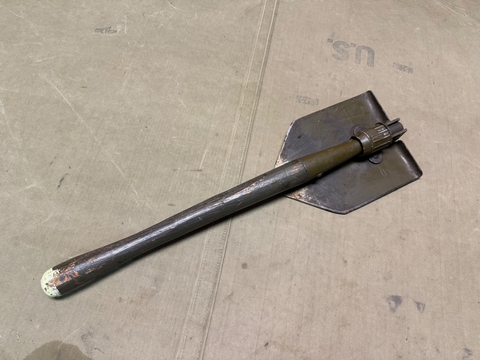 ORIGINAL WWII US ARMY M1943 COMBAT FIELD FOLDING SHOVEL-"US" stamped