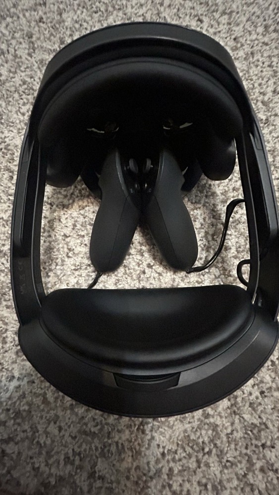 Meta Quest Pro 256GB Headset & Controllers Set