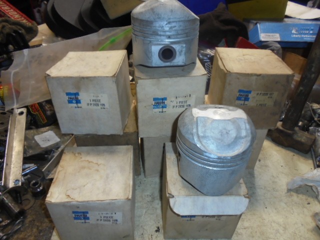 Pistons Mopar HEMI 4.260 + .020 P2836167 NHRA IHRA Truck MUD IMCA