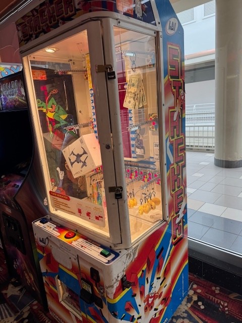 STACKER CLASSIC Prize Redemption Arcade Machine WORKS GREAT!