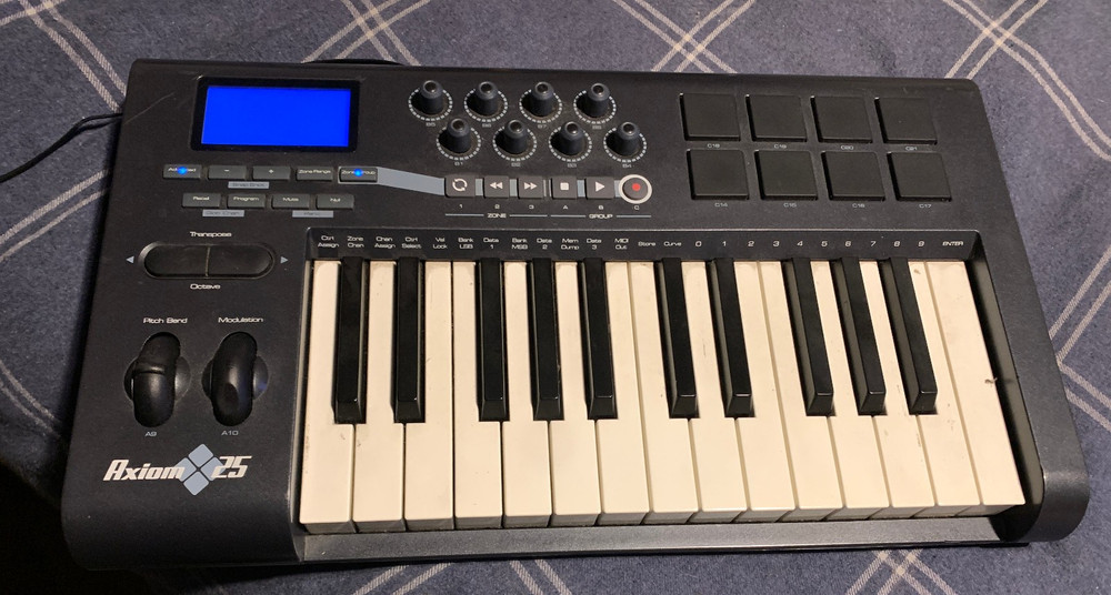 M-Audio Axiom 25 USB MIDI Controller – Compact ,Pre-Owned.