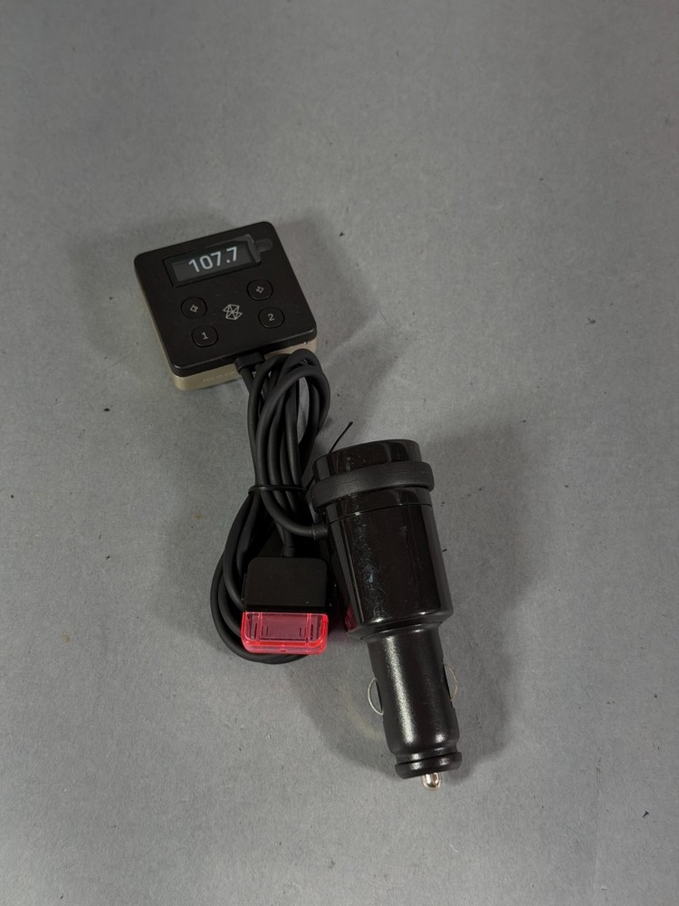 Microsoft Zune Car FM Transmitter Charger Dock Black 30-Pin AUX Adapter