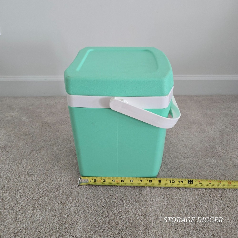 Igloo Cool 12 Quart Mint White Cooler Box, Easy Carry Handle, 18 Cans Capacity