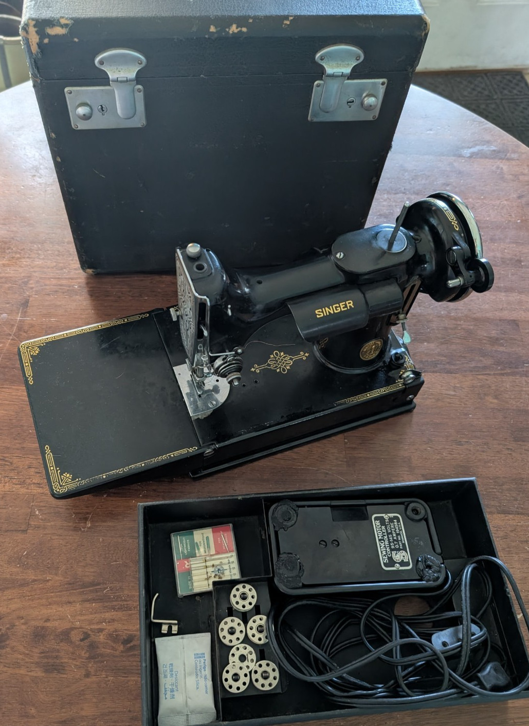 Vintage 1936 Singer Featherweight Sewing Machine 221 W/Case & Peddle Scroll face