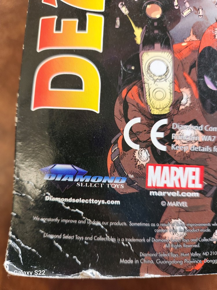 DEADPOOL WITH DIORAMA BY MARVEL SELECT