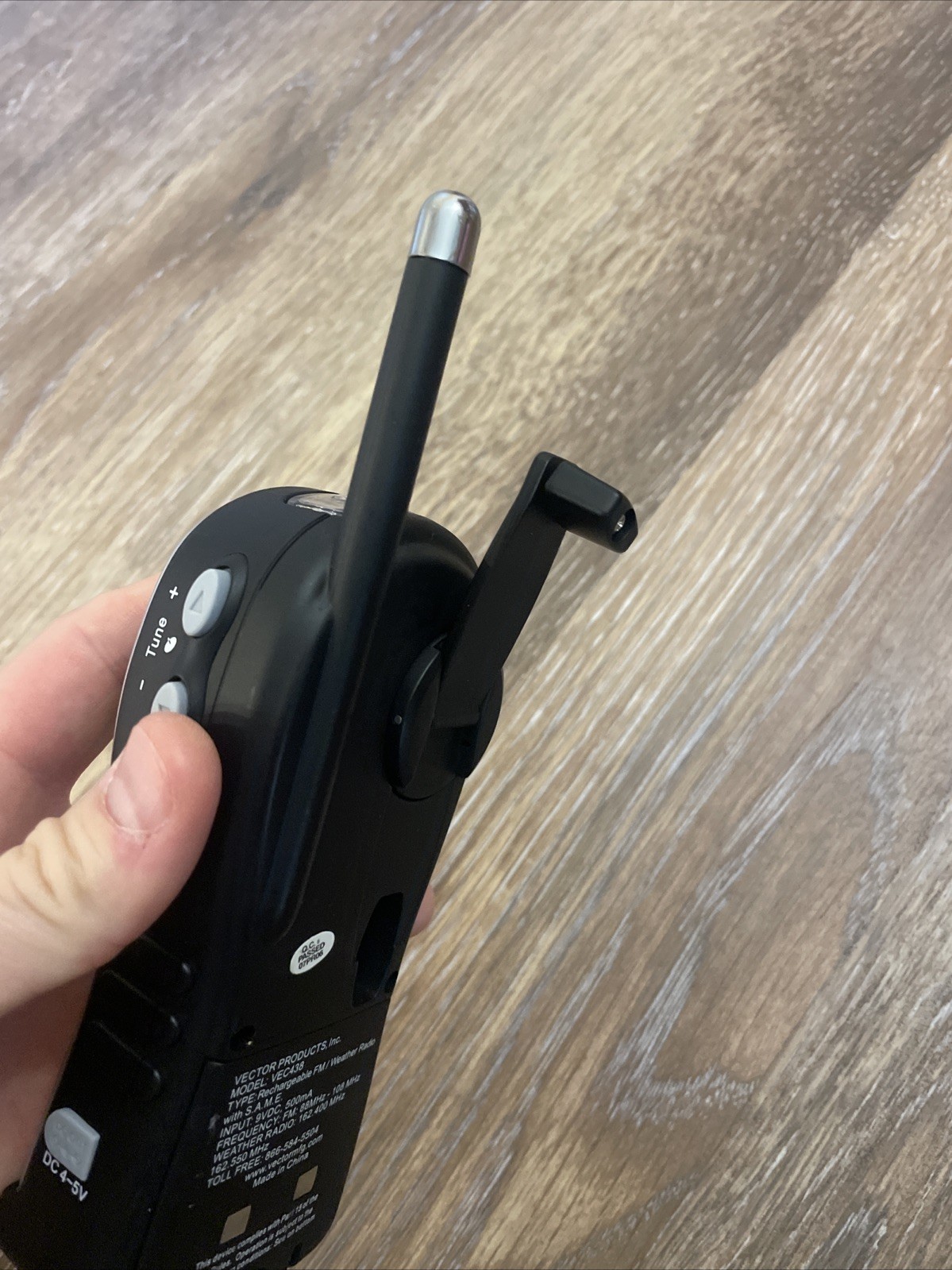 Weather Channel FM Alert Radio/Flashlight Hand Crank Rechargeable VEC438 TESTED