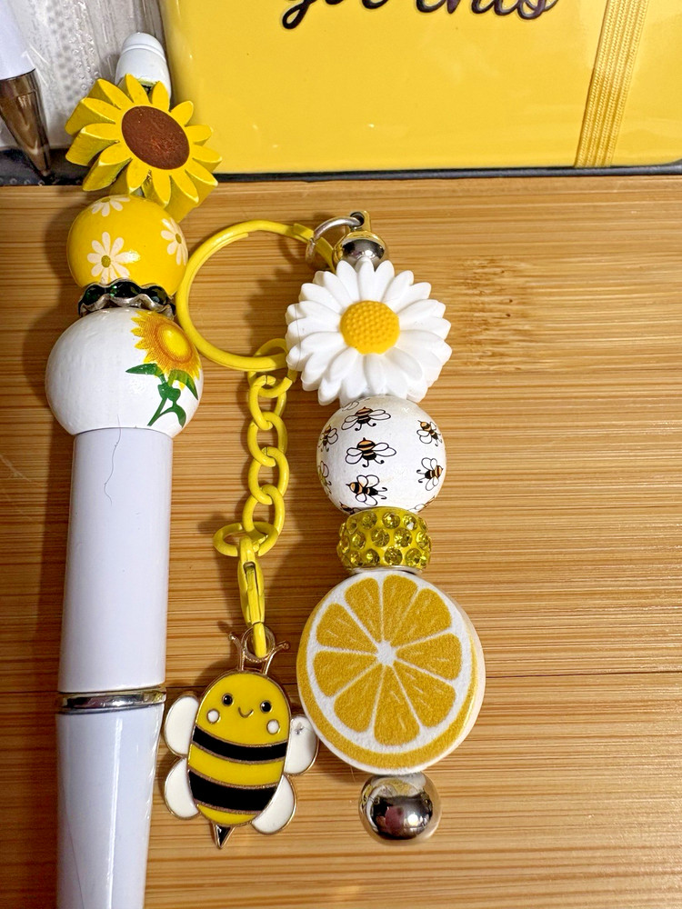 2 HANDMADE BEAD PENS & 2 BEAD KEY CHAINS-& INK REFILL ea & Note Pad & box